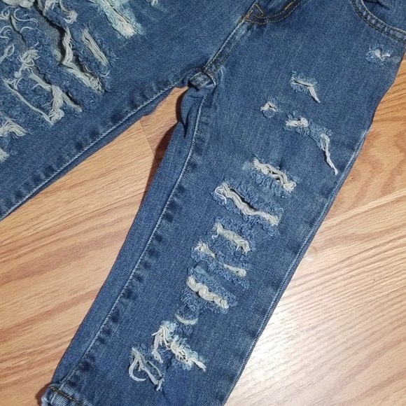 Distress Jean's size 2t - Picture 3 of 8
